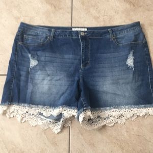 NWT shorts with crochet lace trim C Curvy 22W